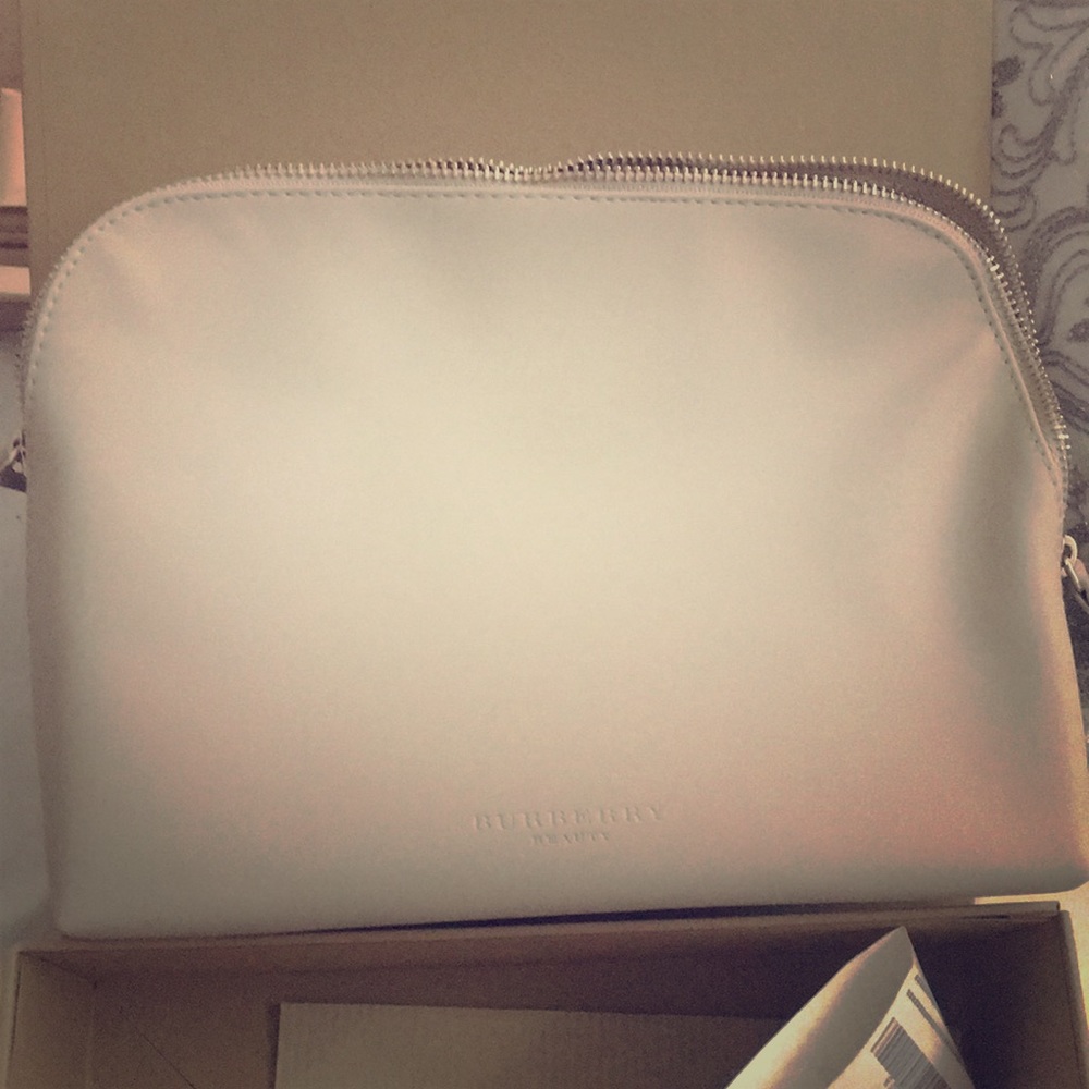 COPY - Burberry make up bag- Never used
